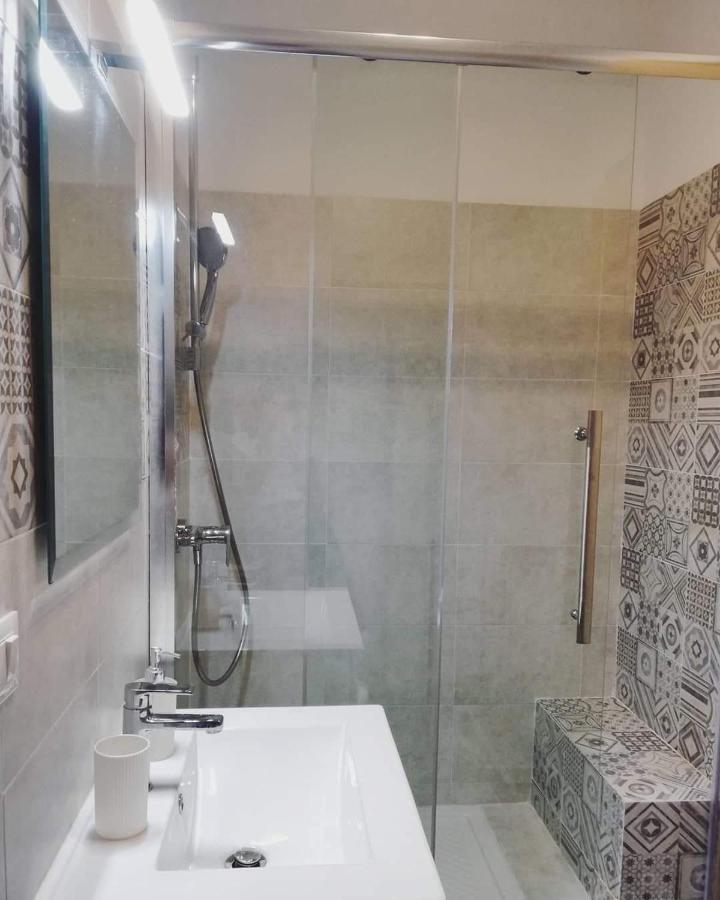 Civico 27 Hotel โกเซนซา ภายนอก รูปภาพ